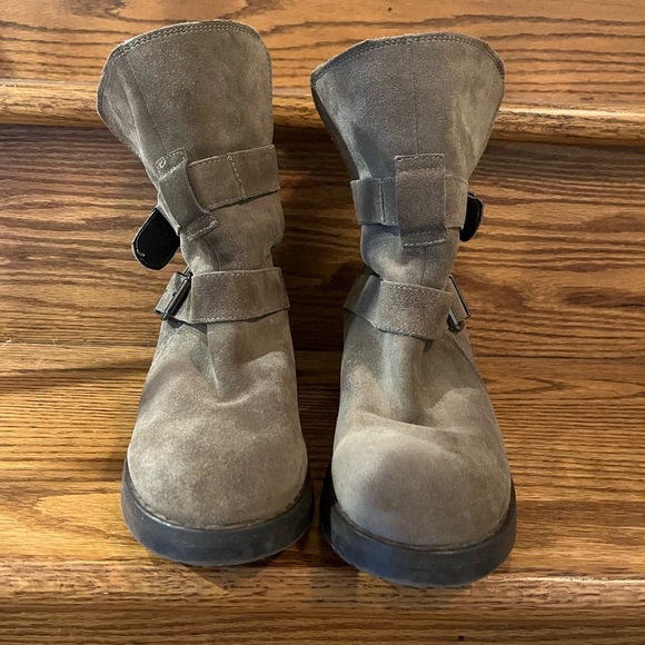 KURT GEIGER Brown Suede Buckle Ankle Boot Sheepskin Lined Low Heel Size 38/7-7.5 - Picture 1 of 15